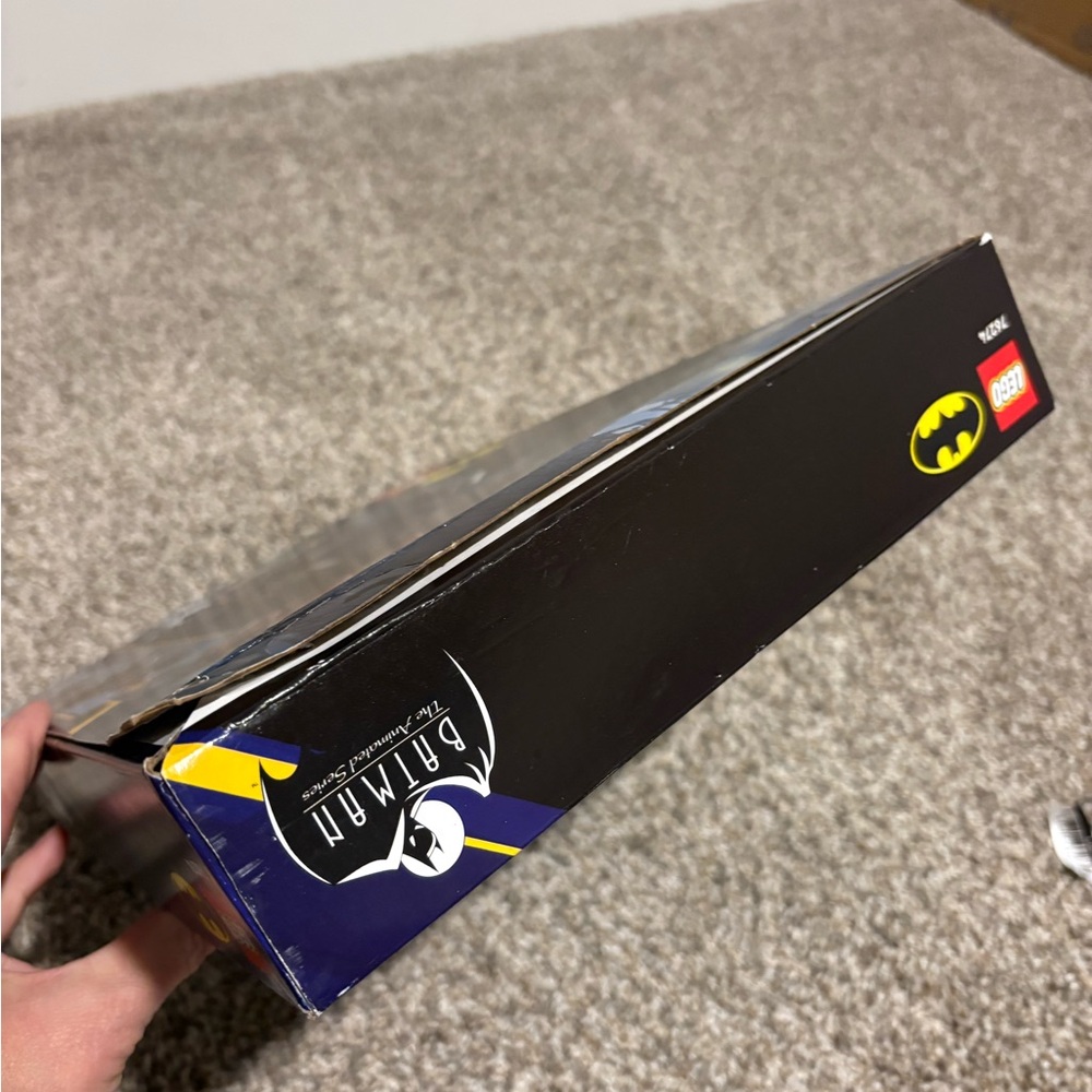 LEGO Super Heroes Batmobile Batman vs. Harley Quinn & Mr. Freeze Set 76274 - Picture 5 of 7